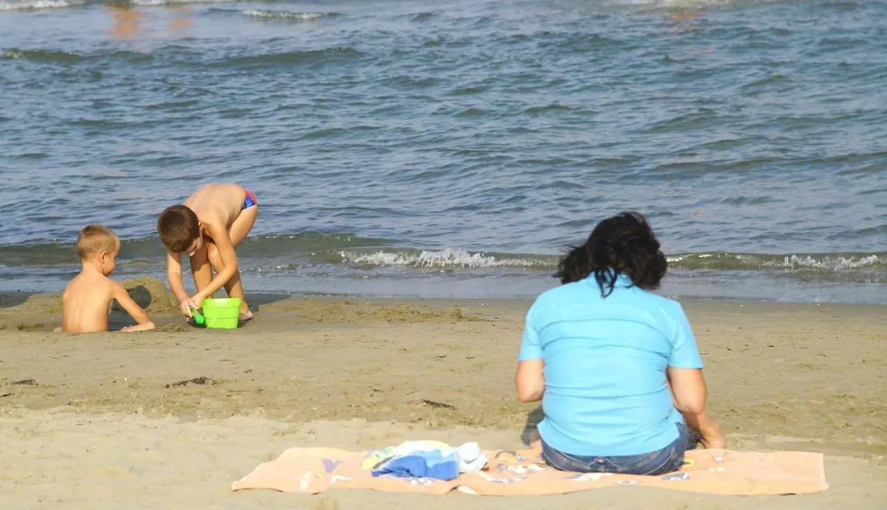 Villette Astoria Llido Degli Estensi 0*,  Italia